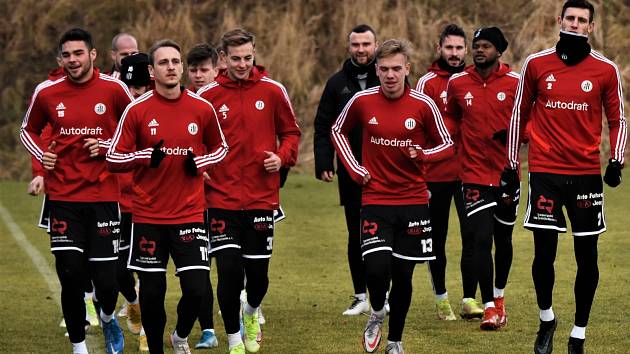 Fotbalisté Dynama zahájili v pondělí přípravu na jarní část I. ligy prvním tréninkem na Složišti.