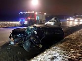 Srážka autobusu s osobním autem 15. prosince u Plané u Českých Budějovic.