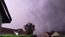 Krátce po půlnoci ve čtvrtek 24. června se i Táborskem prohnala bouřka doplněná silným deštěm.