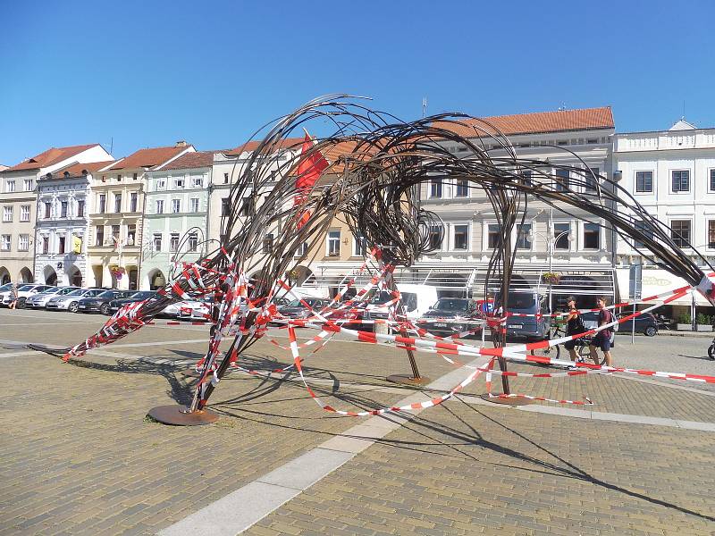 Milion chvilek pro demokracii přichystalo připomínkovou akci k 21. srpnu. Maketami tanků na náměstí Přemysla Otakara II. a na Sokolském ostrově, panelovou výstavou a performancí připomínají organizátoři srpnové události 1968.