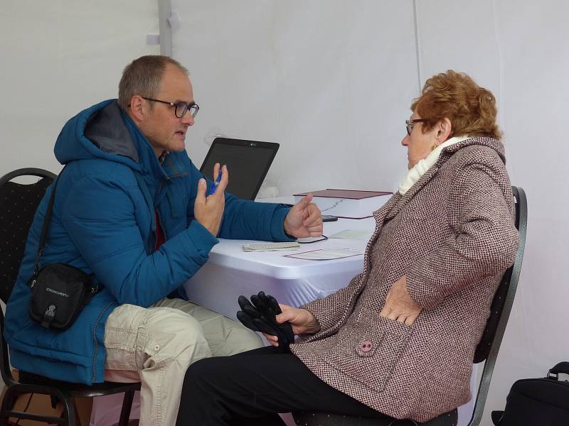 Ve čtvrtek se na českobudějovickém náměstí uskutečnila zdravotnická akce. Největší zájem byl o vyšetření mateřských znamínek a plic.