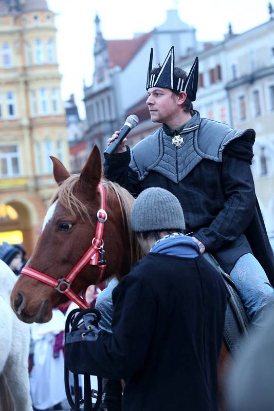 Tři králové zahájili na českobudějovickém náměstí sbírku Městské charity