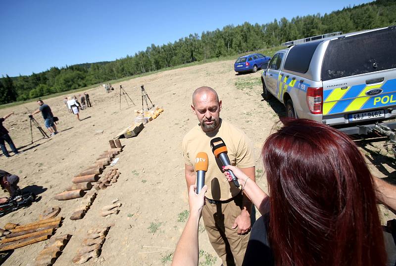 Policejní pyrotechnici odpálili starou munici.