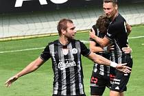 Fotbalisté Dynama vyhráli doma s Libercem 1:0 (na snímku se ze svého vítězného gólu raduje jeho autor Martin Sladký), uspějí i v Liberci?