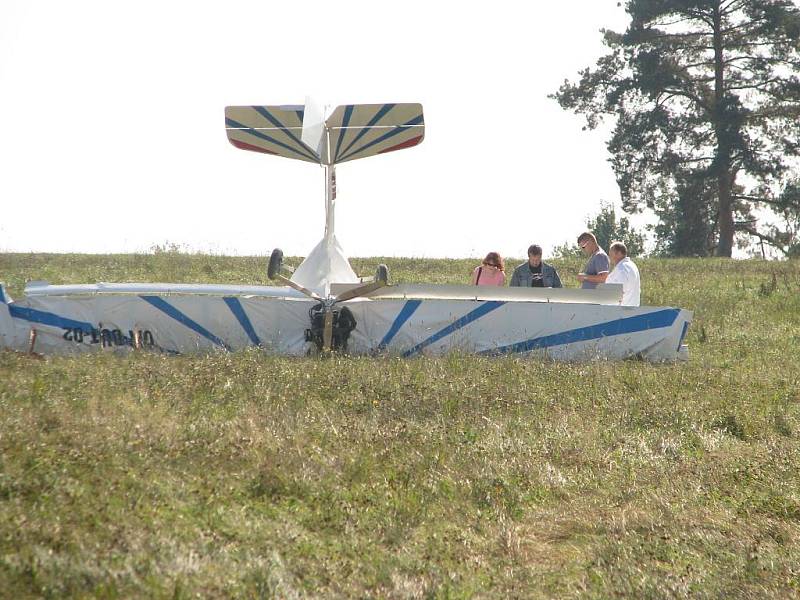 Havarované letadlo na letišti v Plané u Českých Budějovic