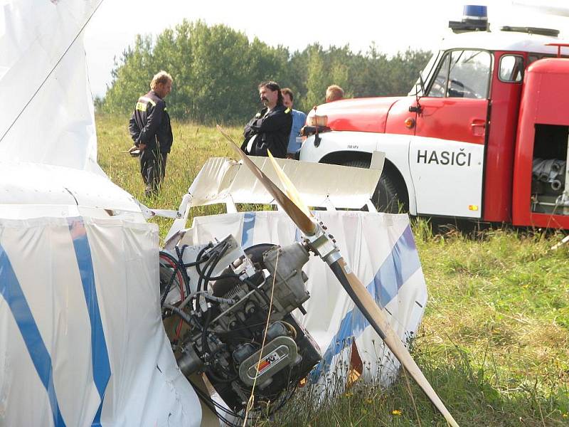 Havarované letadlo na letišti v Plané u Českých Budějovic