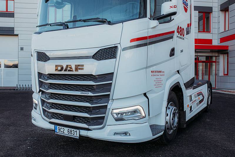 Kamiony vnitrostátní a mezinárodní dopravy pod značkou Nicotrans, která má hlavní sídlo v Českých Budějovicích, se pohybují po silnicích již 21. rokem.