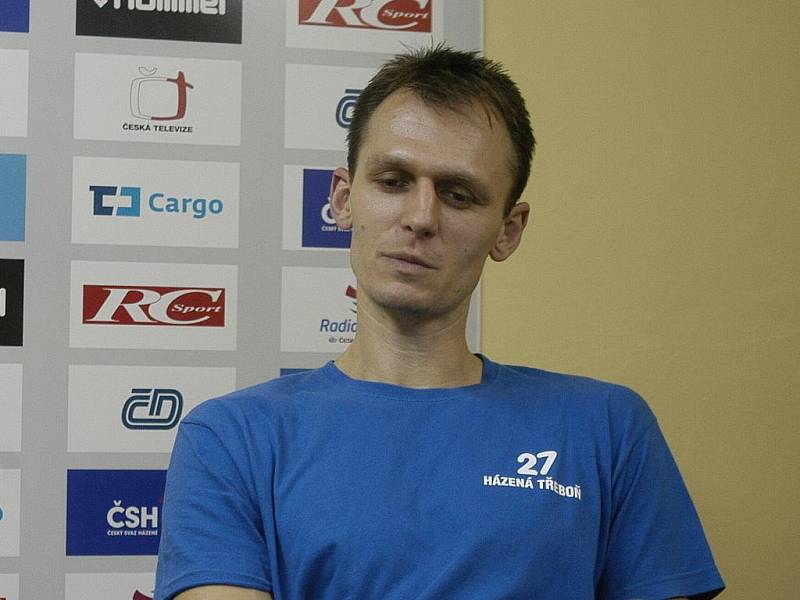 Trenér Vladislav Jordák se vrátil na hřiště  a svým výkonem ve dvou utkáních pomohl k vítězství.  Tvrdí, že až vyprší trest Jakubovi Šulcovi, vrátí se zpět na lavičku.