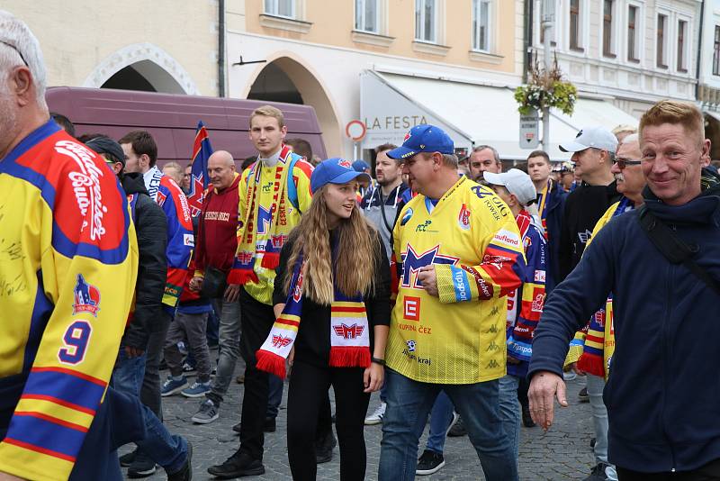 Fanoušci Motoru České Budějovice prošli v průvodu městem.