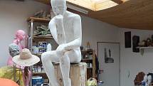 Určitým předobrazem díla Krize mysli je Rodinův Myslitel. Trpákova socha ale přebírá jen určitou linii a bude složena z mnoha malých figurek.