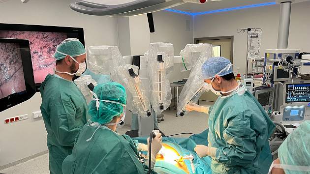 Jde o nejmodernější postup v chirurgické léčbě plicních nádorů s velmi dobrými dlouhodobými výsledky.