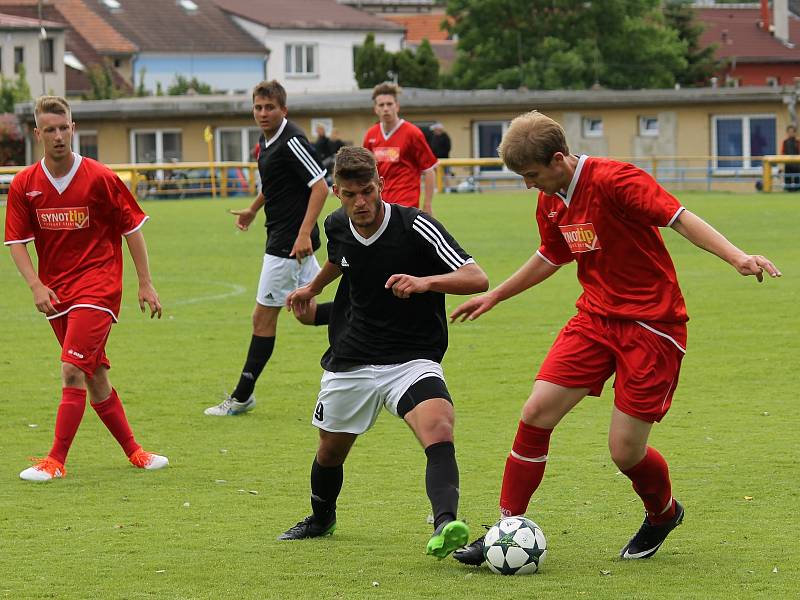 České Budějovice - Poslední zápas byl takový, jako celá jarní sezona. Lokomotiva porazila na svém hřišti Čtyři Dvory 7:2 a chystá veselou dokopnou, hostům se jaro nepovedlo. V českobudějovickém derby Loko ČB - SK Čtyři Dvory 7:2.