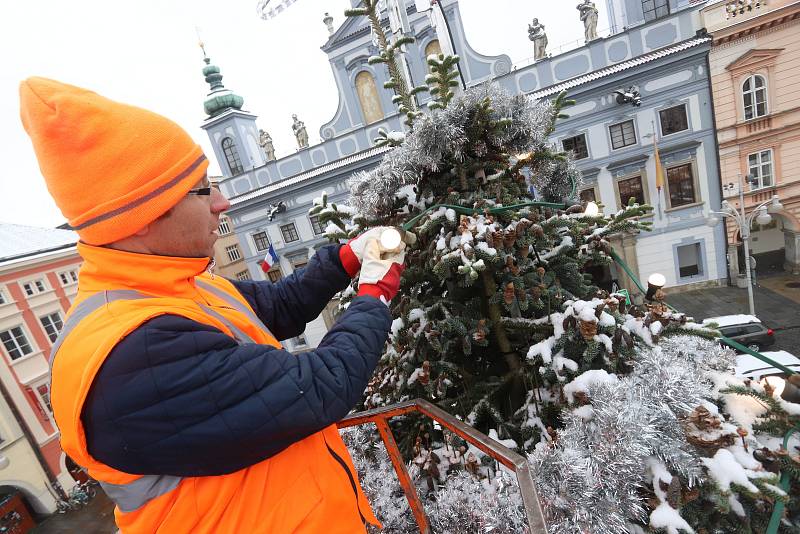 Zdobení vánočního stromu v Českých Budějovicích