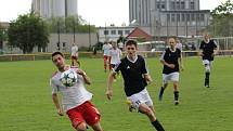 Fotbalisté Lokomotivy České Budějovice remizovali v městském derby se Slavií ČB 0:0. Oba týmy tak pokračují ve šňůře zápasů, v nichž na jaře bodovaly.