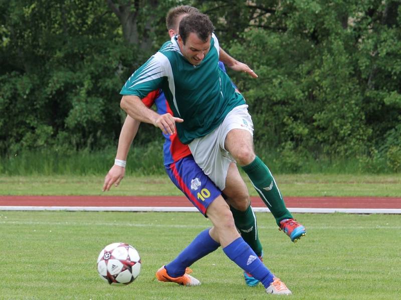 Fotbalisté SK Čtyři Dvory doma Borovany nijak nešetřili, vyhráli 7:0, hosté musí ještě záchranu potvrdit.. 