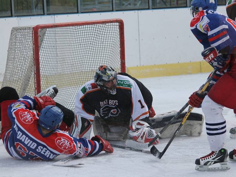 Béčko David servisu porazilo Kuki Boys v jejich aréně 11:4. 