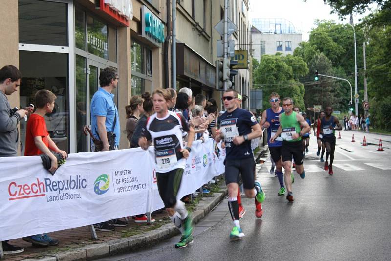 Závodníci Mattoni 1/2Maratonu 2016 v Českých Budějovicích.