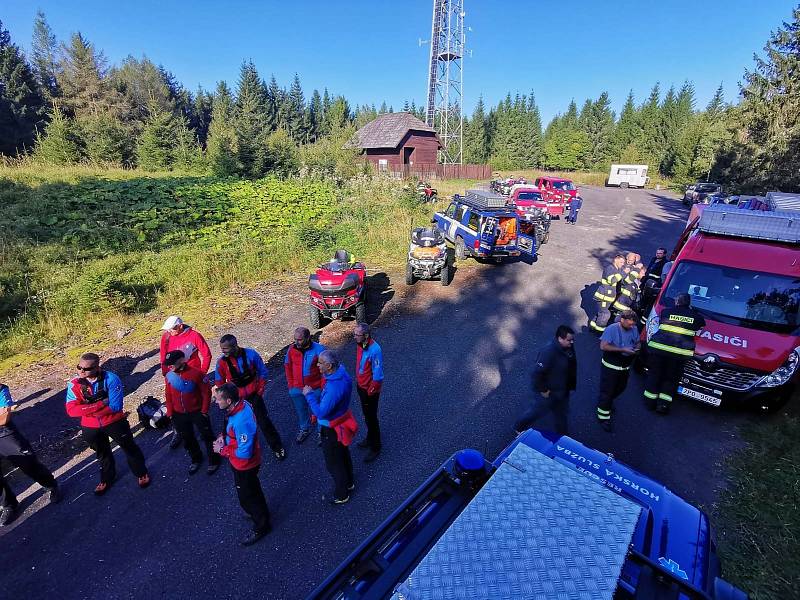 Pátrání po pohřešovaných houbařích, zraněných turistech i cyklistech a dalších výletnicích i na Šumavě horské službě zjednodušuje díky GPS také aplikace Záchranka.