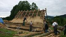 Keltskou stavbu obnovují v gabretě Poláci.