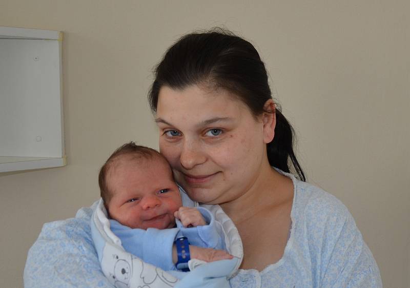 V Dolních Novosedlech bude vyrůstat novorozený Jakub Potenec. Syn Anny Potencové přišel na svět 31. 12. 2021 ve 23.02 h. Při narození vážil 3,25 kg.