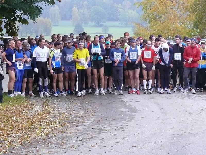 Velešínský půlmaraton 2011 s rekordní účastí, start závodu