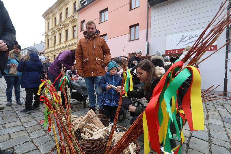 Velikonční trh na českobudějovickém Piaristickém náměstí a v Panské uličce.