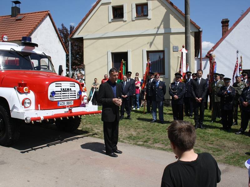 Dobřejovičtí dobrovolní hasiči oslavili 110. výročí otevřením nové hasičárny.