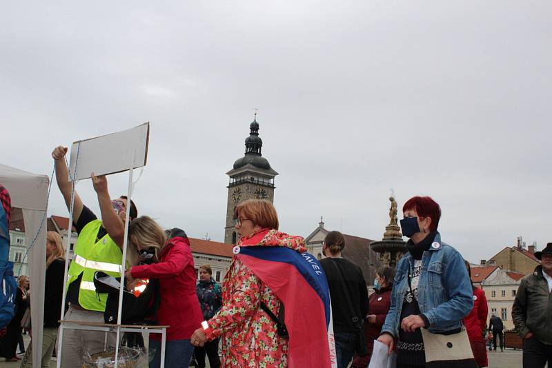 Demonstrace proti Andreji Babišovi v Českých Budějovicích 9. června 2020.