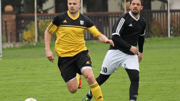 Lokomotiva České Budějovice si v boji o záchranu vylepšila pozici vítězstvím u sousedů na Dobré Vodě, kam jela v derby pro bod, nakonec má však všechny tři. A po zásluze - v I.A třídě vyhrála 4:0 (1:0).