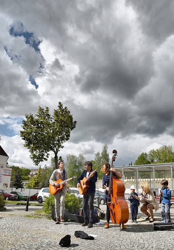 Kapely a muzikanti vystoupili na různých místech Týna nad Vltavou.