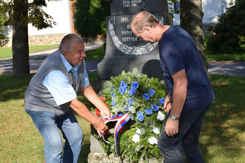 Obyvatelé Nákří na Českobudějovicku vysadili v sobotu 8. září pamětní lípu k 100. výročí vzniku samostatné Československé republiky a položili věnec k pomníku padlých v 1. světové válce.