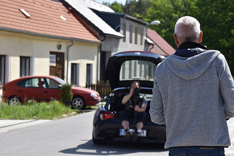 Ve čtvrtek natáčeli v Třebíně na Českobudějovicku videoklip. Roli v něm dostali i volejbalisté Jihostroje.