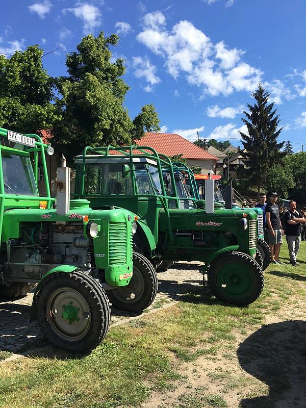 Traktor Paráda ve slovenském Hrušově ukázala nádherné veterány na náročné trati.
