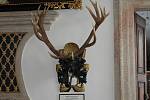 Před 290 lety byl uloven jelen šestadvacaterák – jeho paroží dlouho drželo titul světové trofeje. Nachází se v Národním zemědělském muzeu na zámku Ohrada.