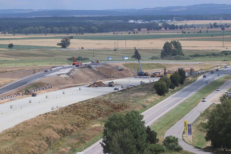 Výstavba dálnice D3 od Veselí nad Lužnicí k Usilnému.