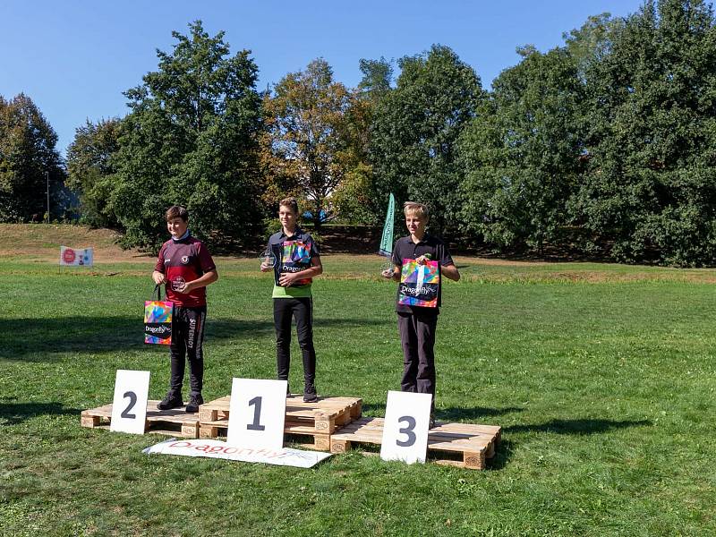 Discgolf hráče baví, dorazili na hřiště do Stromovky. Foto: Deník/ Tomáš Šustek