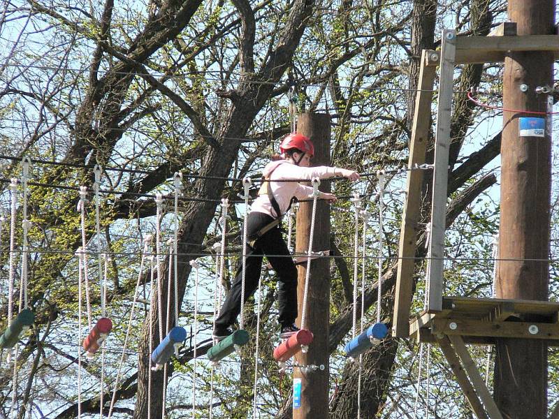 Zahájení turistické sezony v Hluboké nad Vltavou ve sportovním areálu.