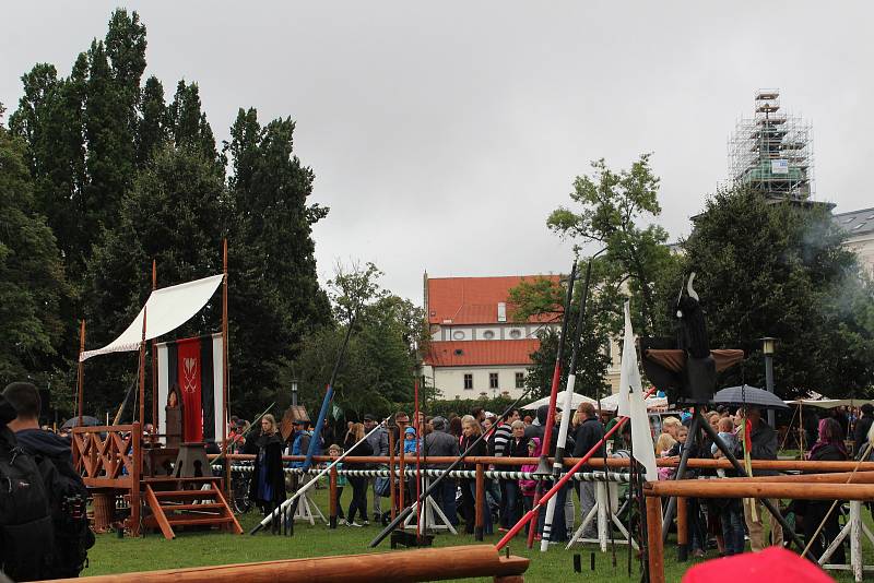 Slavnosti železné a zlaté vyvrcholily v sobotu odpoledne příjezdem krále Přemysla Otakara II. na Sokolský ostrov v Českých Budějovicích.