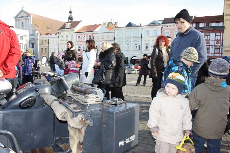 Symbolické putování po českobudějovických věžích patří již tradičně k silvestrovským akcím. Děti si je opět náramně užívaly.