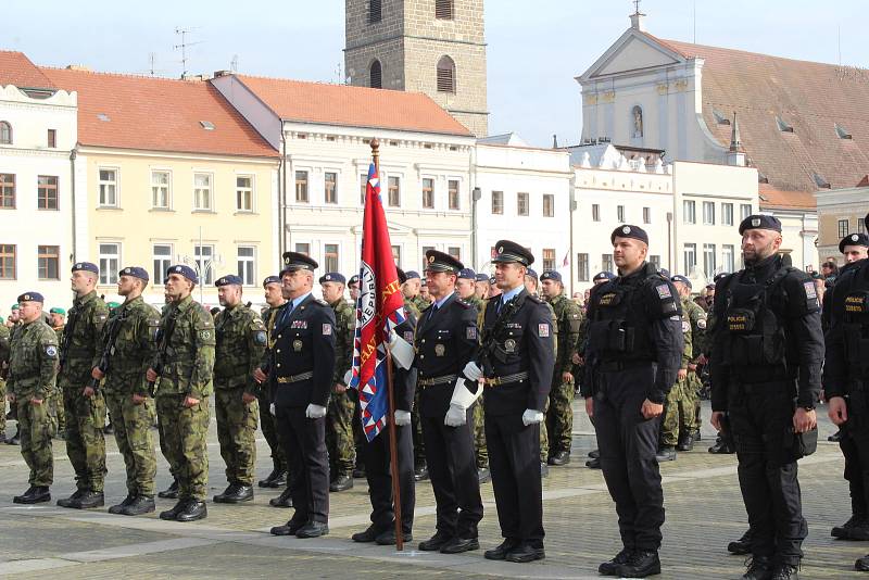 Slavnostní akt a položení věnců k pomníku T.G. Masaryka na českobudějovickém náměstí ke Dni vzniku samostatného československého státu.