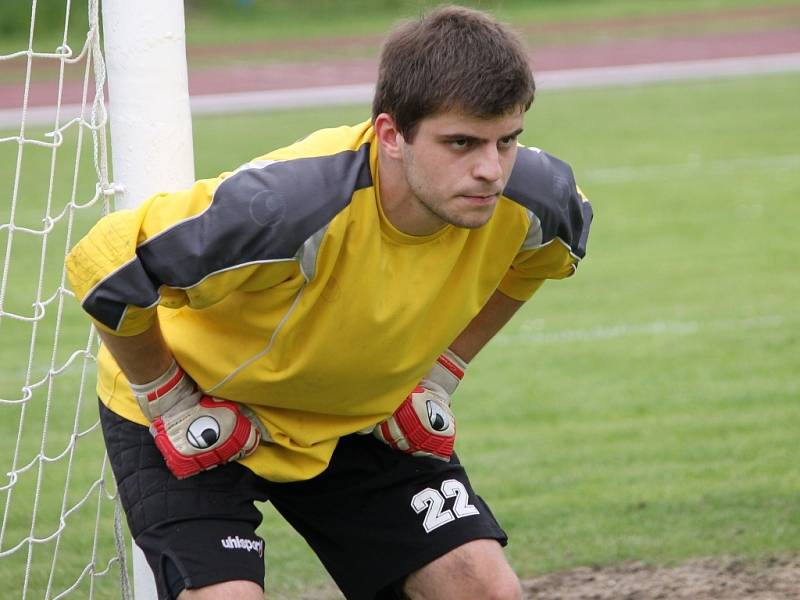 Fotbalisté SK Čtyři Dvory doma Borovany nijak nešetřili, vyhráli 7:0, hosté musí ještě záchranu potvrdit.. 