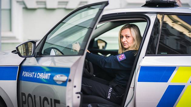 Nadporučík Edita Mináriková slouží u policie téměř dvacet let. Pětapadesátiletá blondýnka pocházející z jižní Moravy v Českých Budějovicích vystudovala pražskou univerzitu a stala se inženýrkou ekonomie.