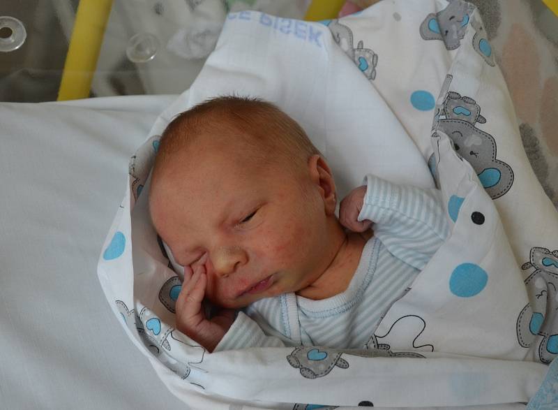 Matěj Bican z Českých Budějovic. Syn Lenky a Dominika Bicanových se narodil 4. 6. 2021 ve 12.02 hodin. Při narození vážil 3050 g a měřil 51 cm.