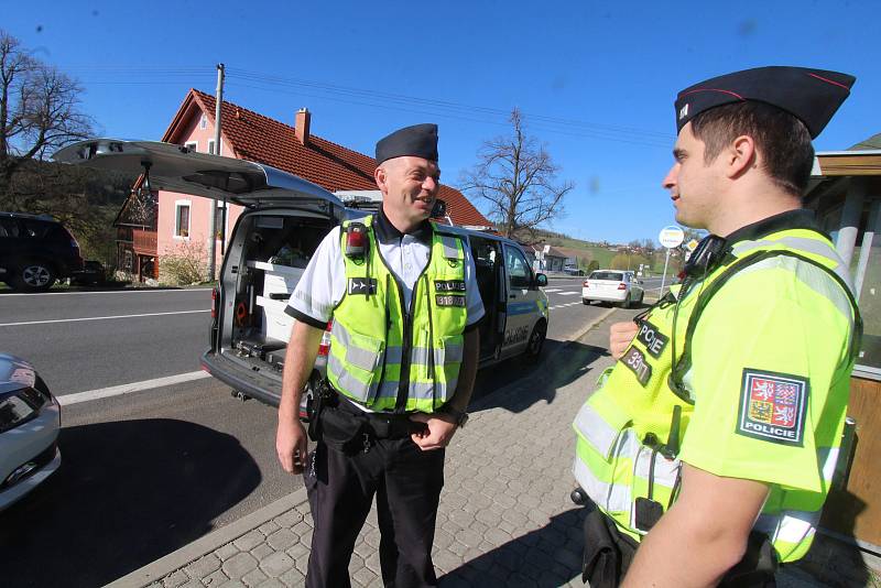 Policejní akce v Žárovné.