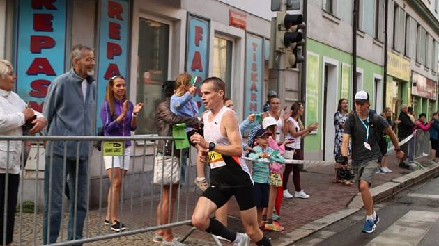 Vítěz českobudějovického půlmaratonu 2022 Vít Pavlišta.