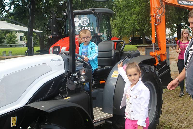 Agrosalon Země živitelka se chýlí ke svému konci, kolorit vystavovatelů je určen nejen odborníkům, užívá si ho široká veřejnost včetně těch nejmenších.