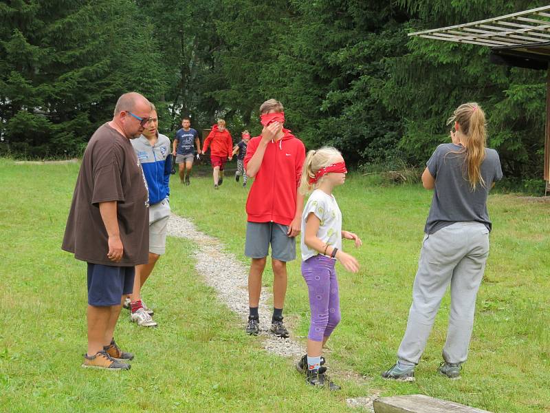 Hygieničky Krajské hygienické stanice v Českých Budějovicích už zkontrolovaly přes 20 letních táborů v kraji. V pondělí 12. července navštívily kemp Litoradlice od spolku LT Střela.