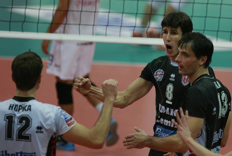 Českobudějovičtí volejbalisté VK Jihostroj potrápili mistry francie Paris Volley.