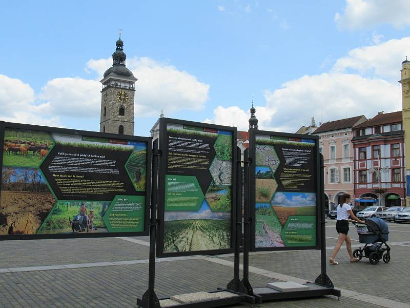 Informace o půdě jsou od pondělí 22. června do středy 22. července k vidění na náměstí Přemysla Otakara II.