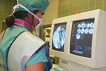 Snímky z rentgenového, ultrazvukového či mamografického vyšetření, budou brzy putovat napříč jihočeskými nemocnicemi digitální cestou. Ušetří se čas lékařů i pacientů, skladovací prostory i náklady na zobrazovací materiál.
